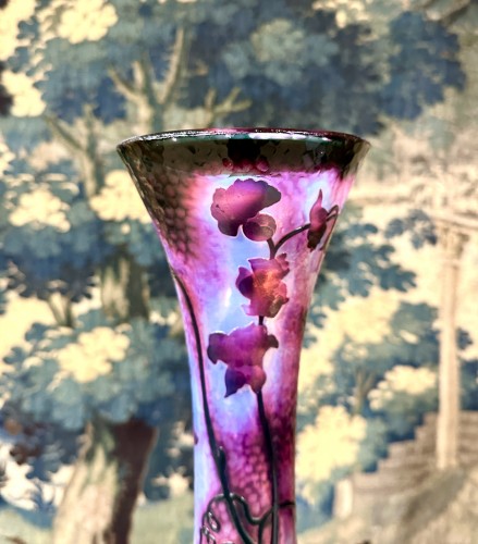 Verrerie, Cristallerie  - Daum Nancy - Vase de forme diabolo à decor de pois de senteurs violets