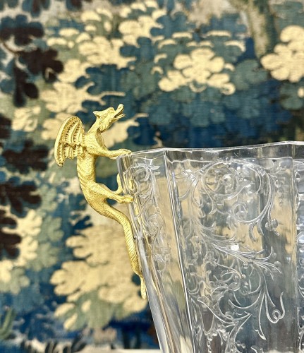 Vase en cristal à décor de dragons - Verrerie, Cristallerie Style Napoléon III