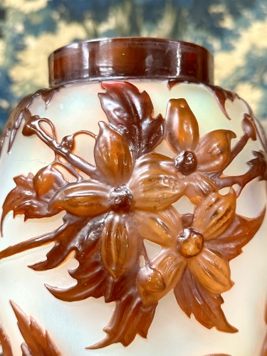 Emil Gallé - Molded Blown Vase With Orange Clematis - 
