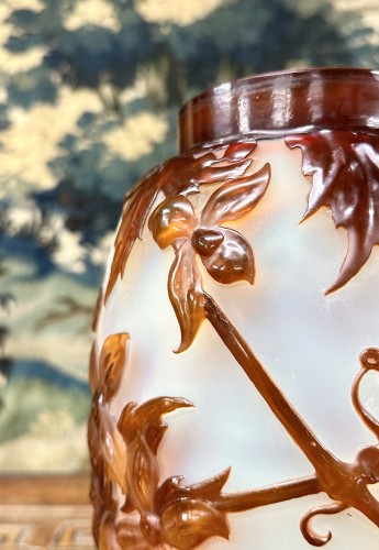 Emil Gallé - Molded Blown Vase With Orange Clematis - Art nouveau