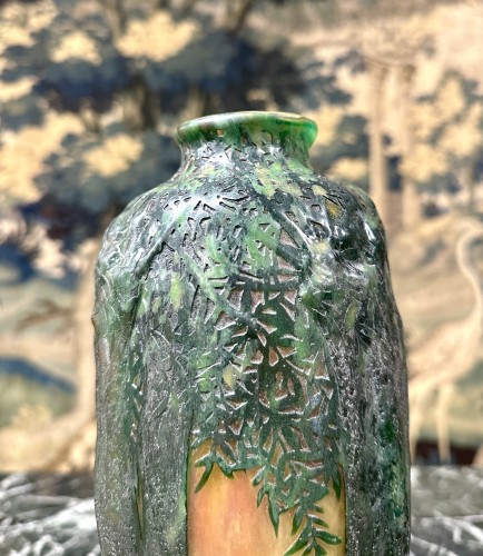 Daum Nancy - Art Nouveau Moulded Blown Vase With Trees In Front Of Landscape - Glass & Crystal Style Art nouveau