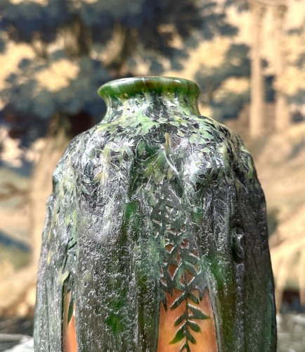 20th century - Daum Nancy - Art Nouveau Moulded Blown Vase With Trees In Front Of Landscape