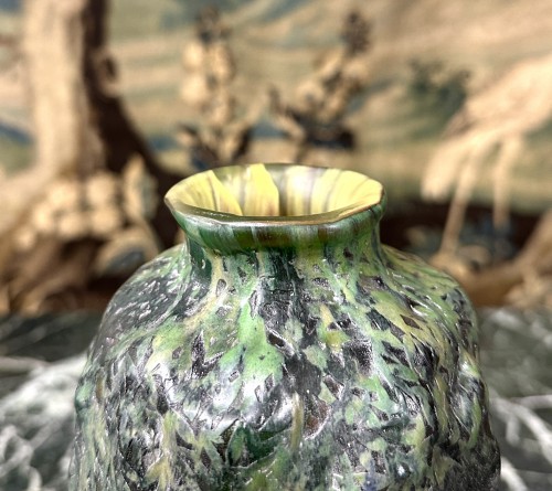 Art nouveau - Daum Nancy - Art Nouveau Moulded Blown Vase With Trees In Front Of Landscape