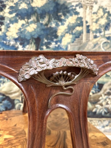 Louis Majorelle, Art Nouveau marquetry tea table &quot;butomés&quot; model - Art nouveau