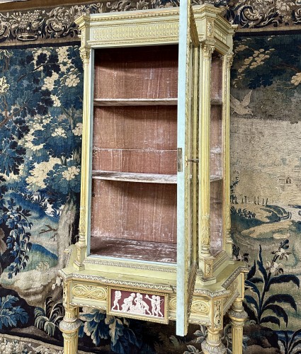 20th century - Large Display Case In Gilt And Wedgwood Rechampi Lacquered Wood,