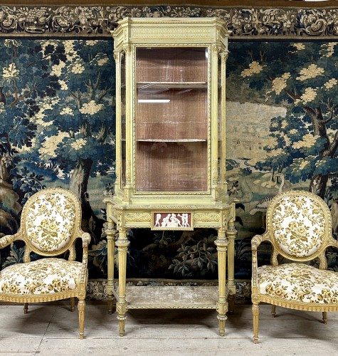 Antiquités - Large Display Case In Gilt And Wedgwood Rechampi Lacquered Wood,