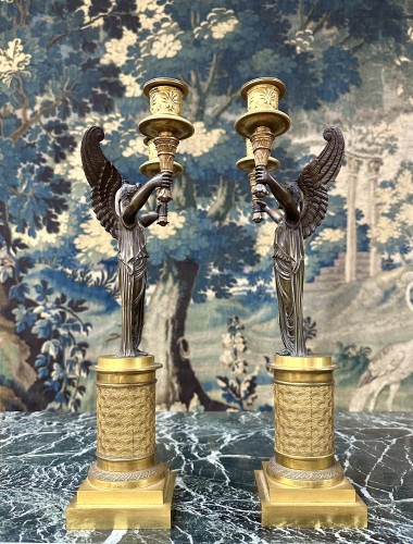 XIXe siècle - Paire de candélabres Empire Aux Femme Ailées