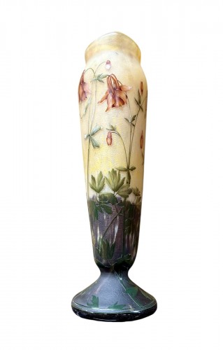 Daum Nancy - Large enamelled vase with Ancolies, Art Nouveau period