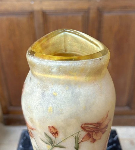 Glass & Crystal  - Daum Nancy - Large enamelled vase with Ancolies, Art Nouveau period