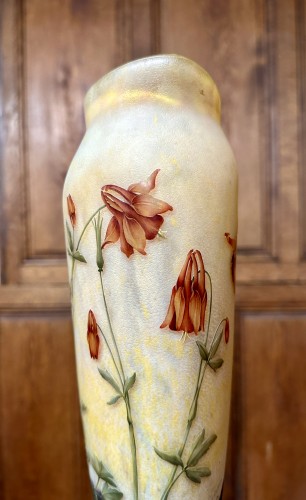 Art nouveau - Daum Nancy - Large enamelled vase with Ancolies, Art Nouveau period