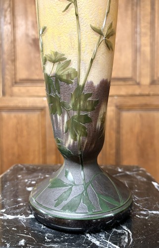 Antiquités - Daum Nancy - Large enamelled vase with Ancolies, Art Nouveau period