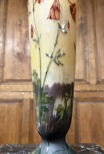 Antiquités - Daum Nancy - Large enamelled vase with Ancolies, Art Nouveau period