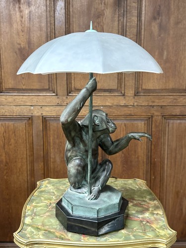 Art Déco - Max Le Verrier (1891-1973) - The Rain, Monkey lamp in green patina
