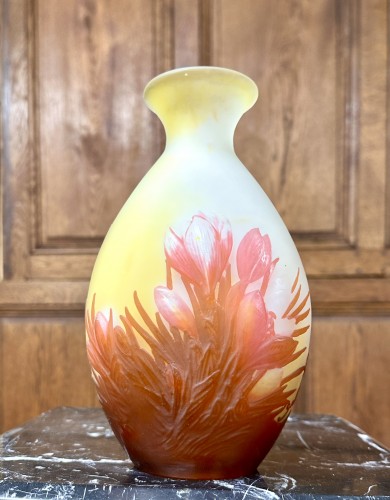 Emile Gallé - Vase soufflé moulé a décor de crocus - Verrerie, Cristallerie Style Art nouveau