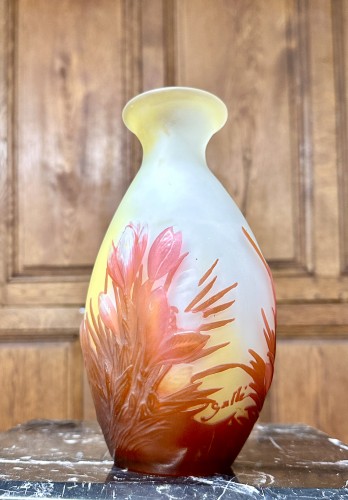 Verrerie, Cristallerie  - Emile Gallé - Vase soufflé moulé a décor de crocus
