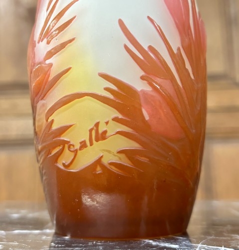 XXe siècle - Emile Gallé - Vase soufflé moulé a décor de crocus