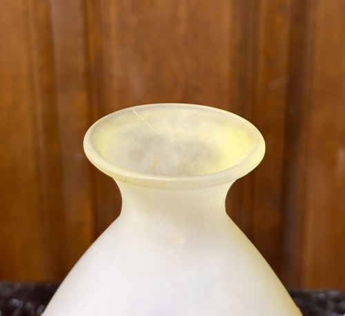 Art nouveau - Emile Gallé - Vase soufflé moulé a décor de crocus
