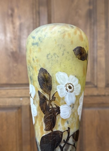 Verrerie, Cristallerie  - Daum Nancy - Rare Vase "fleurs de pommier" en paquettes affleurantes