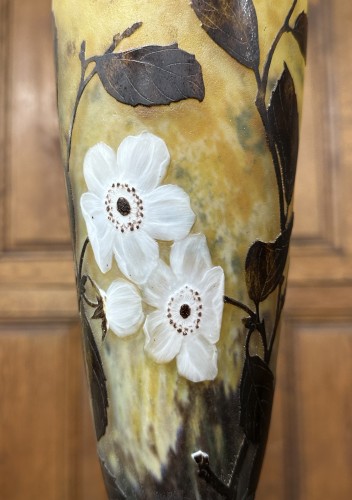 XXe siècle - Daum Nancy - Rare Vase "fleurs de pommier" en paquettes affleurantes