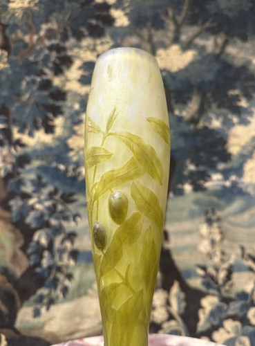 Daum Nancy - Vase with hot-applied cabochon olives - Art nouveau