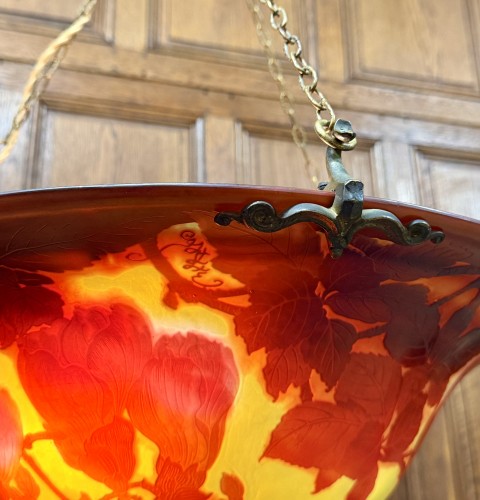 XXe siècle - Emile Gallé - Grand plafonnier Art nouveau aux magnolias