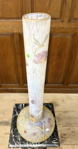 Antiquités - Daum Nancy - Vase Art nouveau aux roses, papillons, libellules et cabochons