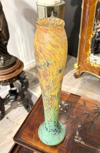 Daum Nancy - important vase à décor de feuilles de chanvre - Verrerie, Cristallerie Style Art nouveau