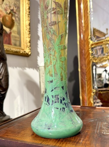 Verrerie, Cristallerie  - Daum Nancy - important vase à décor de feuilles de chanvre