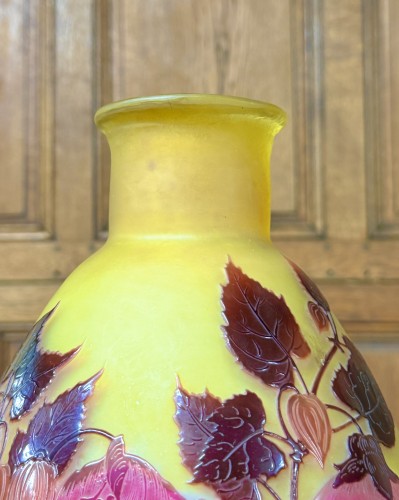 Glass & Crystal  - Émile Gallé - Large pear-shaped vase decorated with abutilons