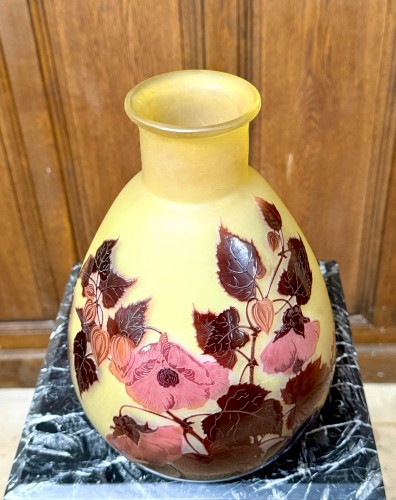 Émile Gallé - Large pear-shaped vase decorated with abutilons - 