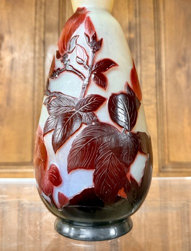 Émile Gallé - vase with magnolia decor - Glass & Crystal Style Art nouveau