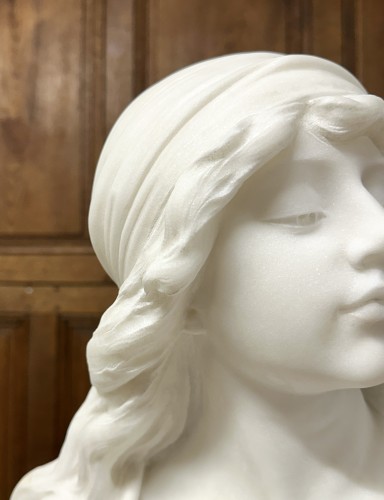 Antiquités - Adolfo Cipriani (1880-1930) - Buste de jeune femme en marbre blanc de Carrare
