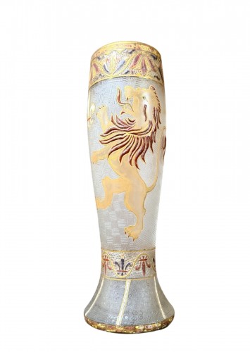 Daum Nancy - Art nouveau-era enameled vase featuring a heraldic lion