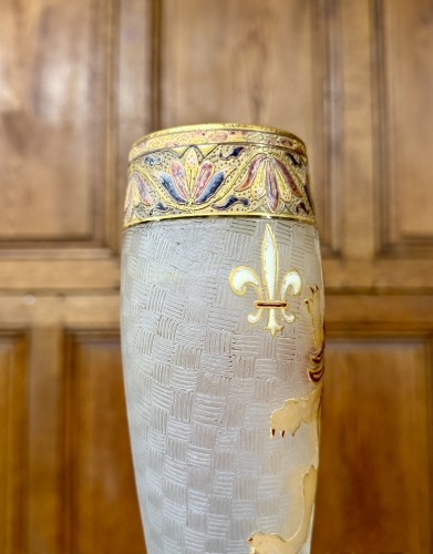Antiquités - Daum Nancy - Art nouveau-era enameled vase featuring a heraldic lion
