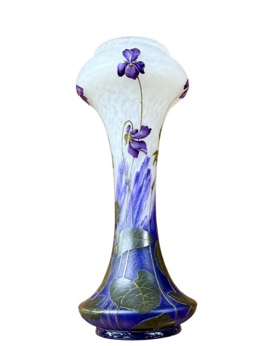 Daum Nancy - Diabolo-shaped vase with violets