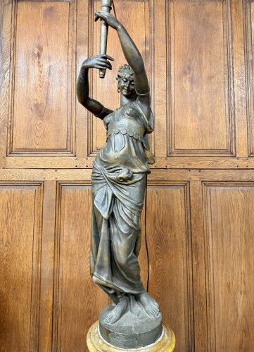 Statue en fonte de fer représentant une femme orientale tenant une torchère - Luminaires Style Napoléon III