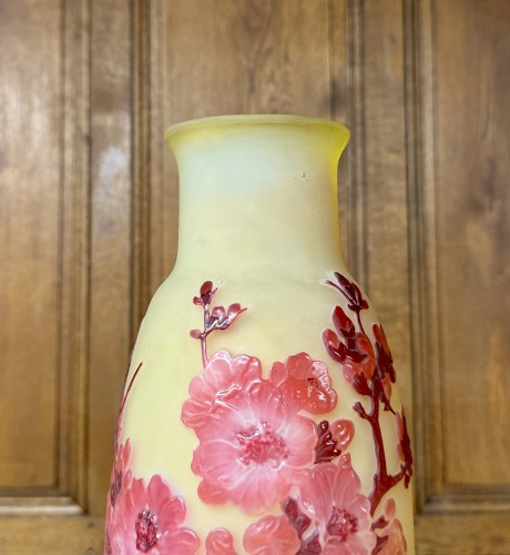 Émile Gallé - blown, molded vase with apple blossom decor - Glass & Crystal Style Art nouveau