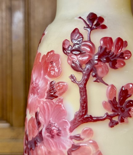 20th century - Émile Gallé - blown, molded vase with apple blossom decor