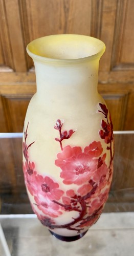 Art nouveau - Émile Gallé - blown, molded vase with apple blossom decor