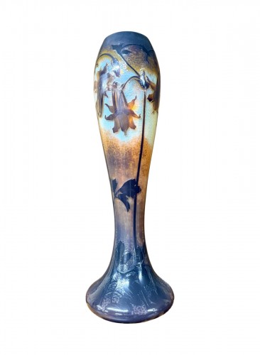 Daum nancy - monumental vase martelé aux ancolies