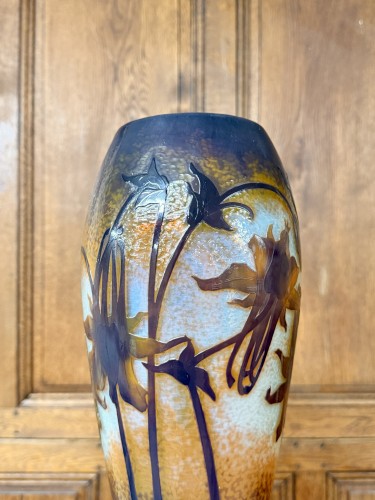 Daum nancy - monumental vase martelé aux ancolies - Marius Simon Antiquités