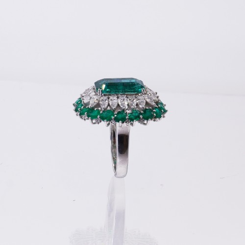 Antique Jewellery  - White Gold Ring with Emeralds and Diamonds