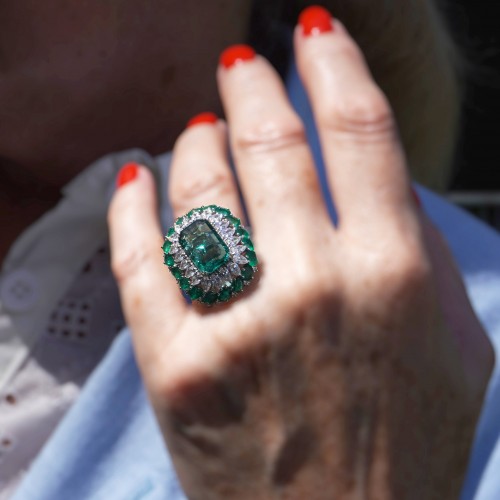 White Gold Ring with Emeralds and Diamonds - 