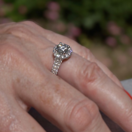 20th century - Gold Solitaire Ring Set with Diamonds