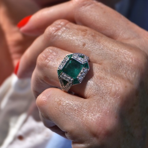 Art Deco White Gold Ring with Emeralds and Diamonds - 