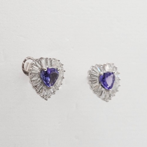 Tanzanite heart-shaped earring with baguette diamonds, set in grey gold - Antique Jewellery Style 