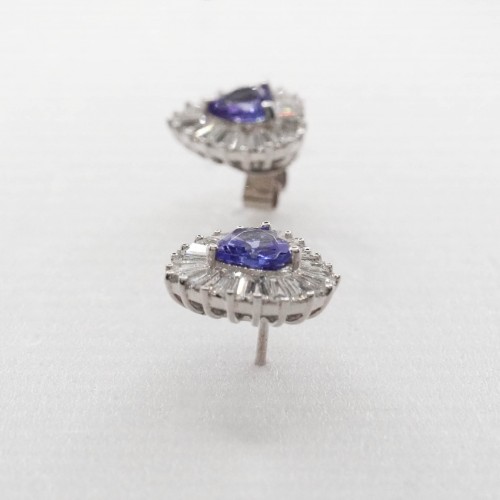Antique Jewellery  - Tanzanite heart-shaped earring with baguette diamonds, set in grey gold