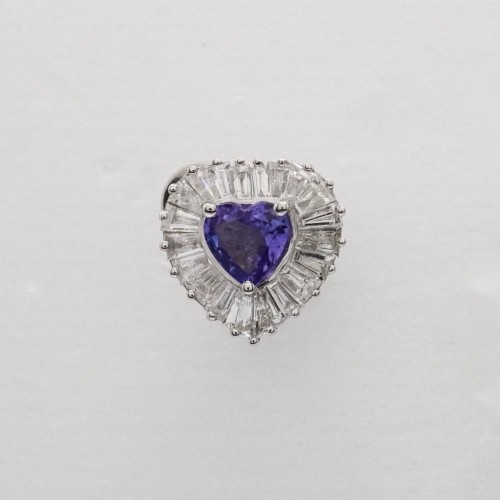 Tanzanite heart-shaped earring with baguette diamonds, set in grey gold - 