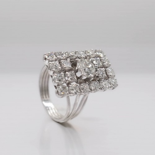 White gold ring with rectangular diamonds. Center 1.20CTS - 