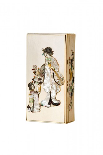 A Japanese Shibayama box - Meiji period